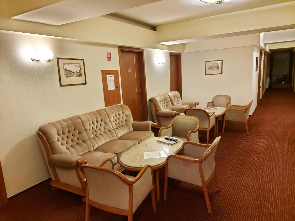 Csipke Hotel Kiskunhalas Luaran gambar