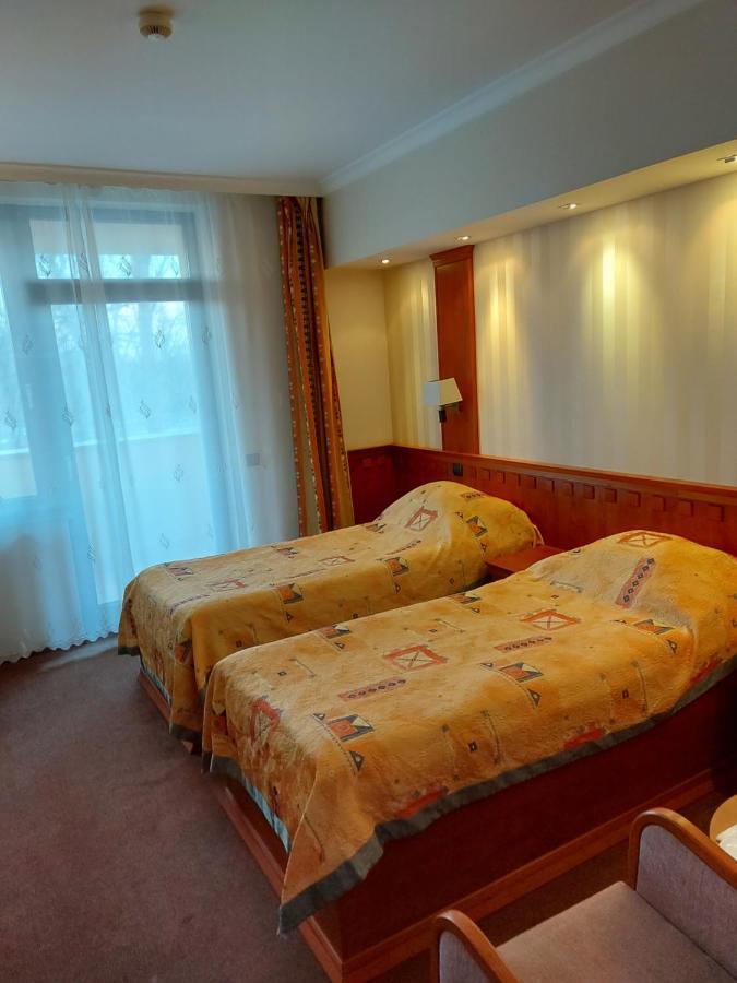 Csipke Hotel Kiskunhalas Luaran gambar