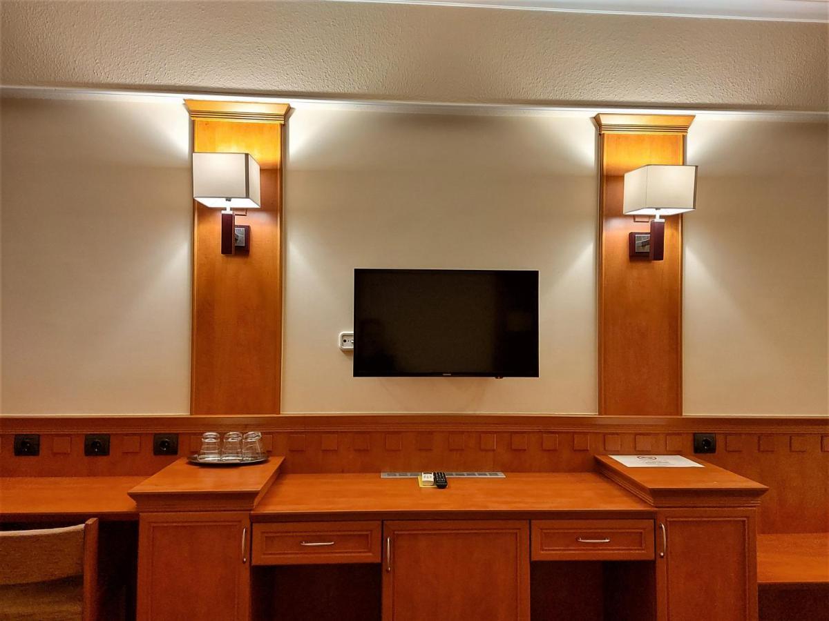 Csipke Hotel Kiskunhalas Luaran gambar