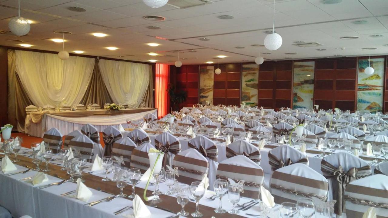 Csipke Hotel Kiskunhalas Luaran gambar