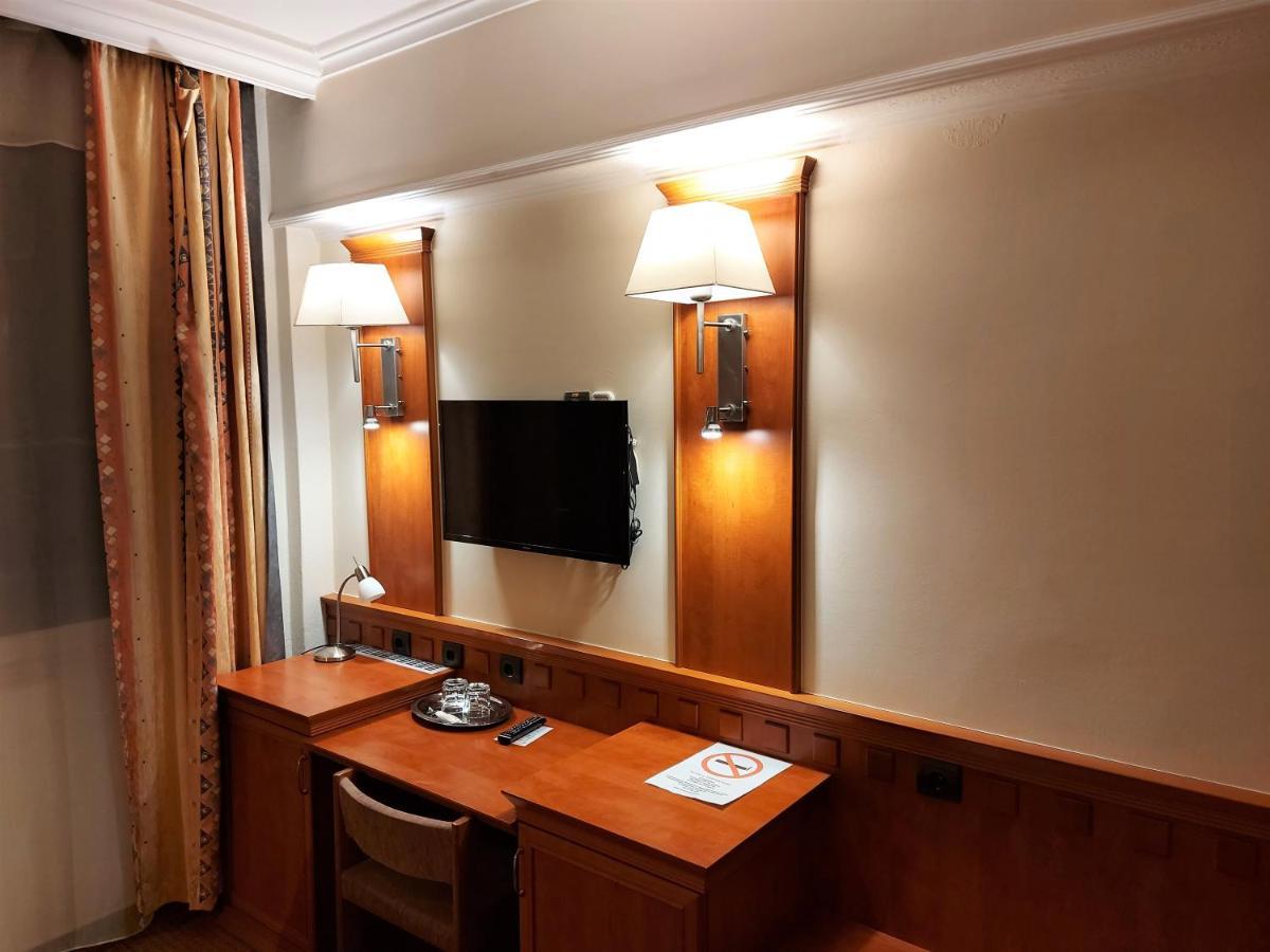 Csipke Hotel Kiskunhalas Luaran gambar