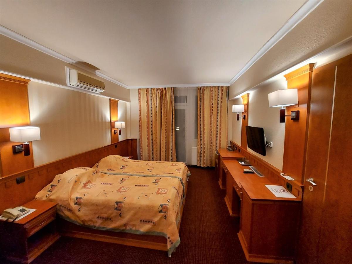 Csipke Hotel Kiskunhalas Luaran gambar