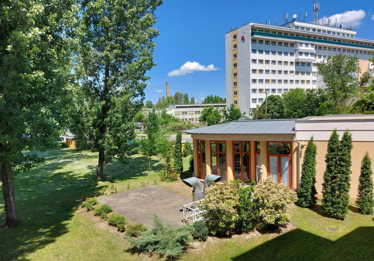Csipke Hotel Kiskunhalas Luaran gambar