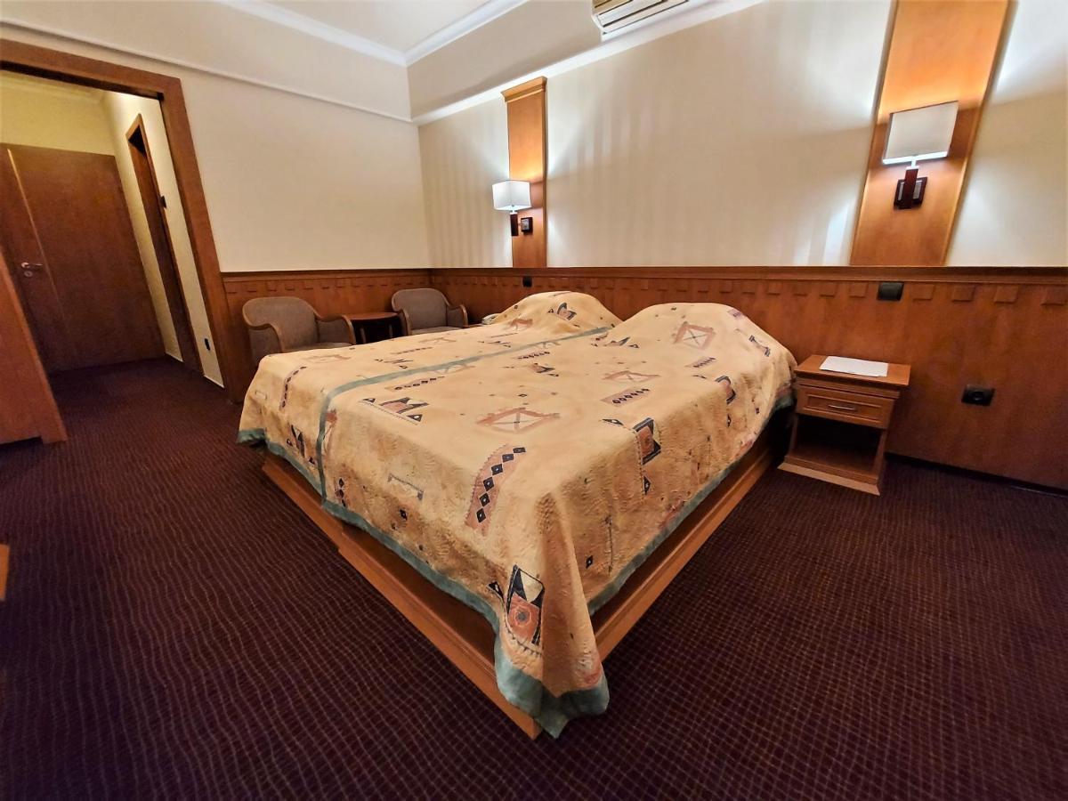 Csipke Hotel Kiskunhalas Luaran gambar