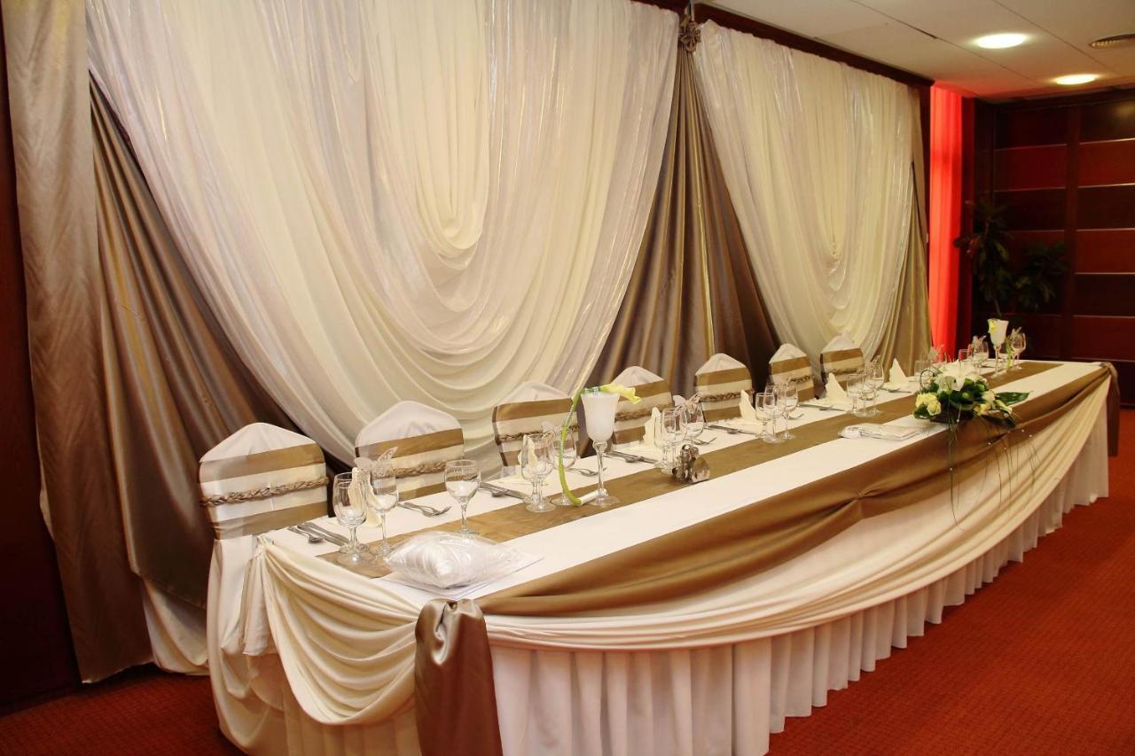 Csipke Hotel Kiskunhalas Luaran gambar