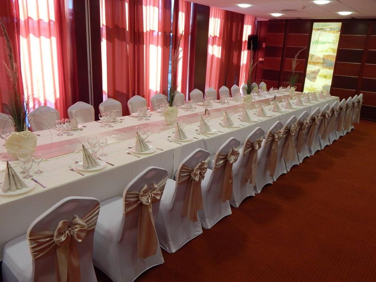 Csipke Hotel Kiskunhalas Luaran gambar