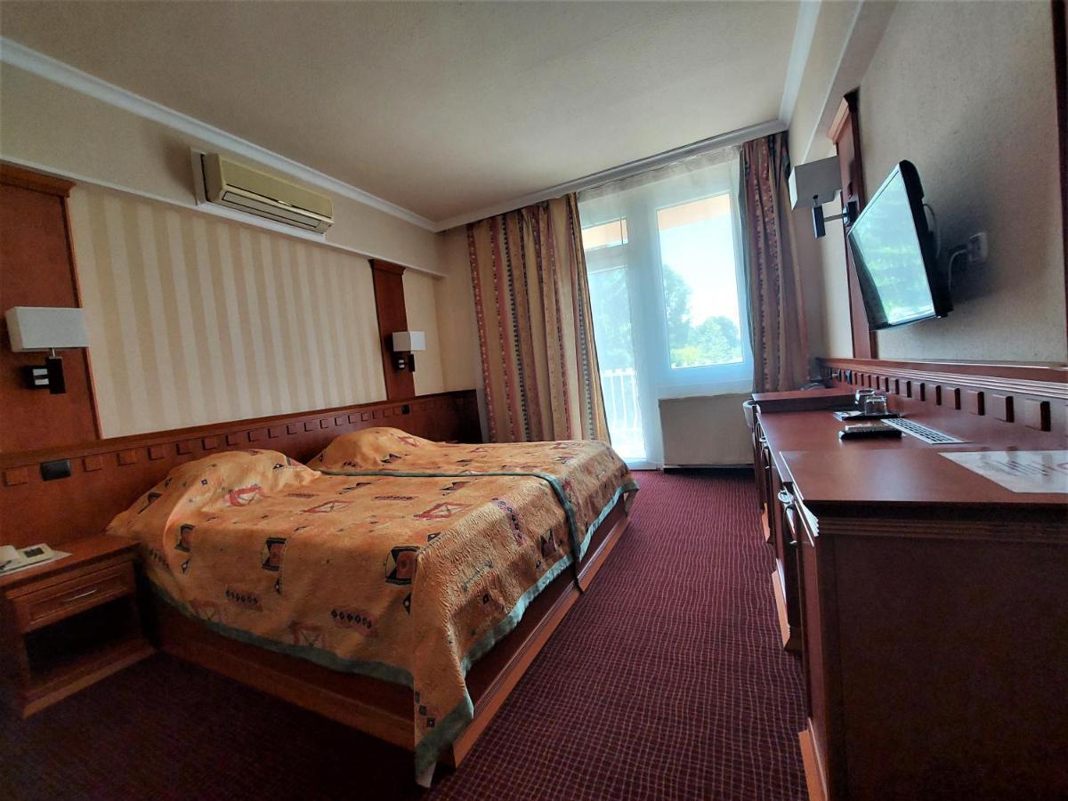Csipke Hotel Kiskunhalas Luaran gambar