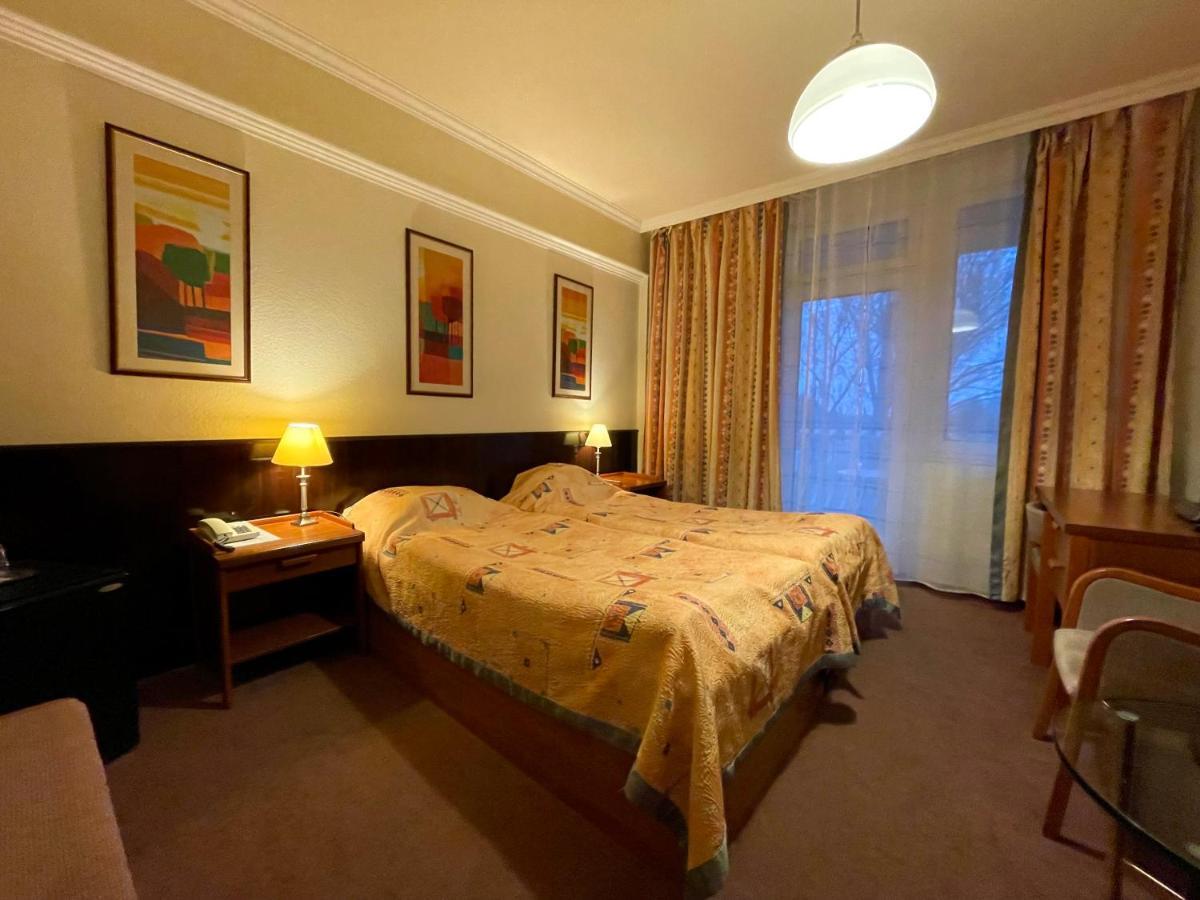 Csipke Hotel Kiskunhalas Luaran gambar