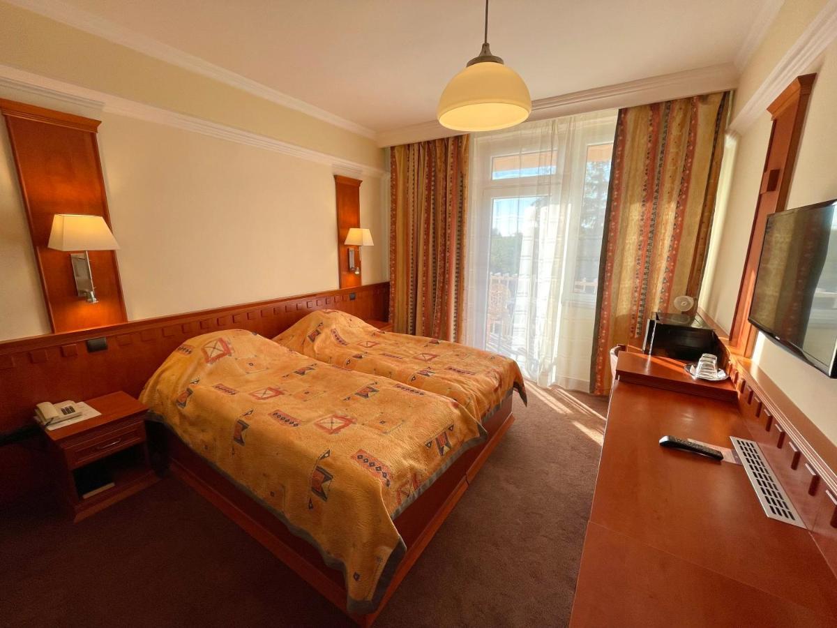 Csipke Hotel Kiskunhalas Luaran gambar
