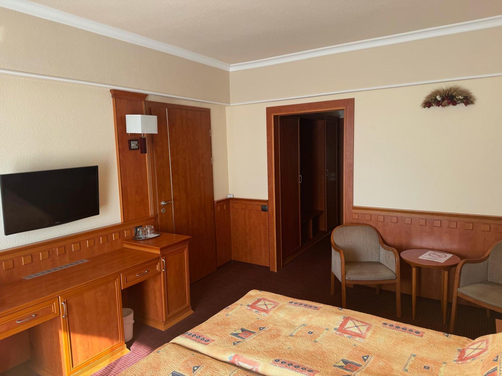 Csipke Hotel Kiskunhalas Luaran gambar