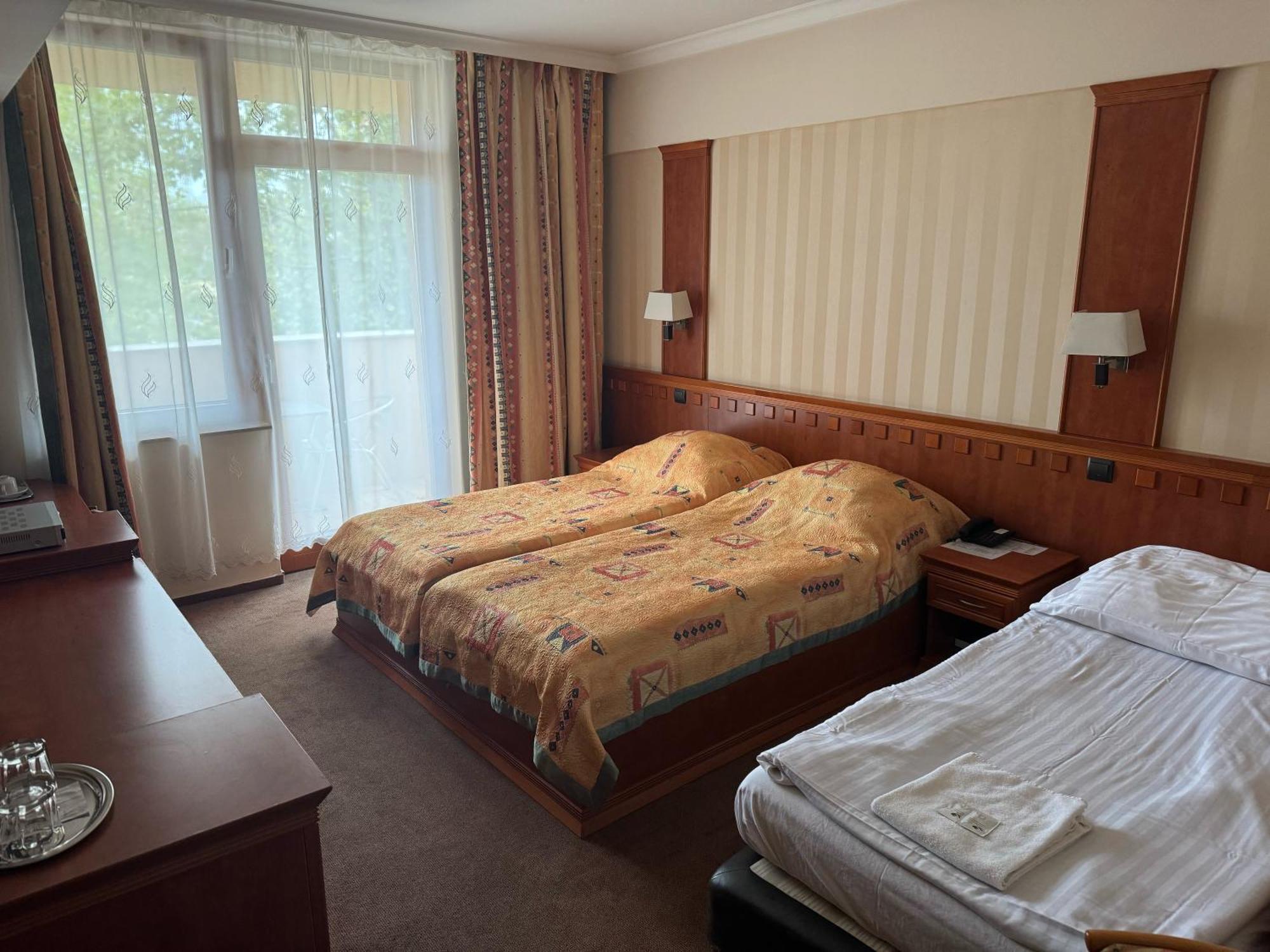 Csipke Hotel Kiskunhalas Luaran gambar