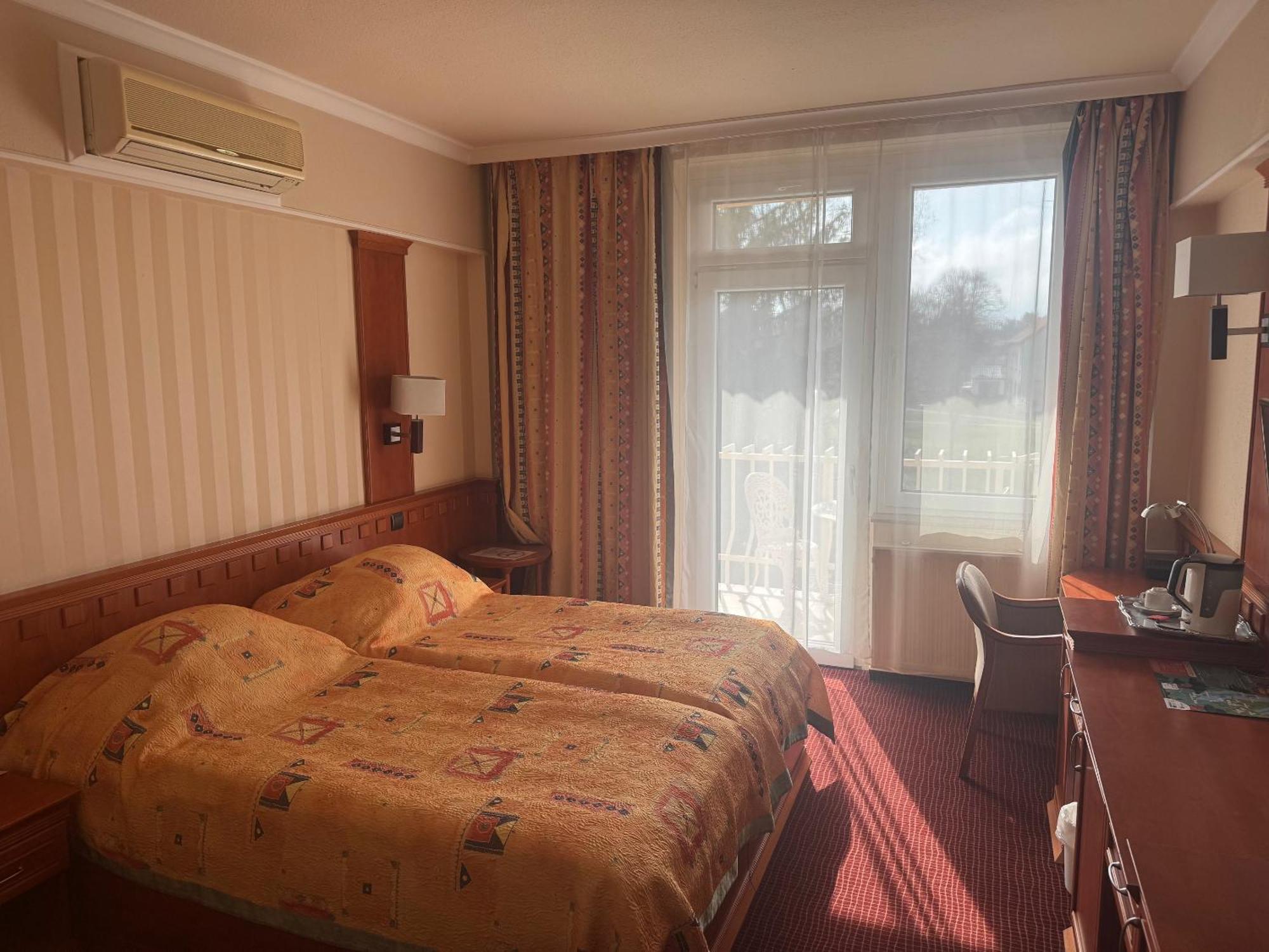 Csipke Hotel Kiskunhalas Luaran gambar