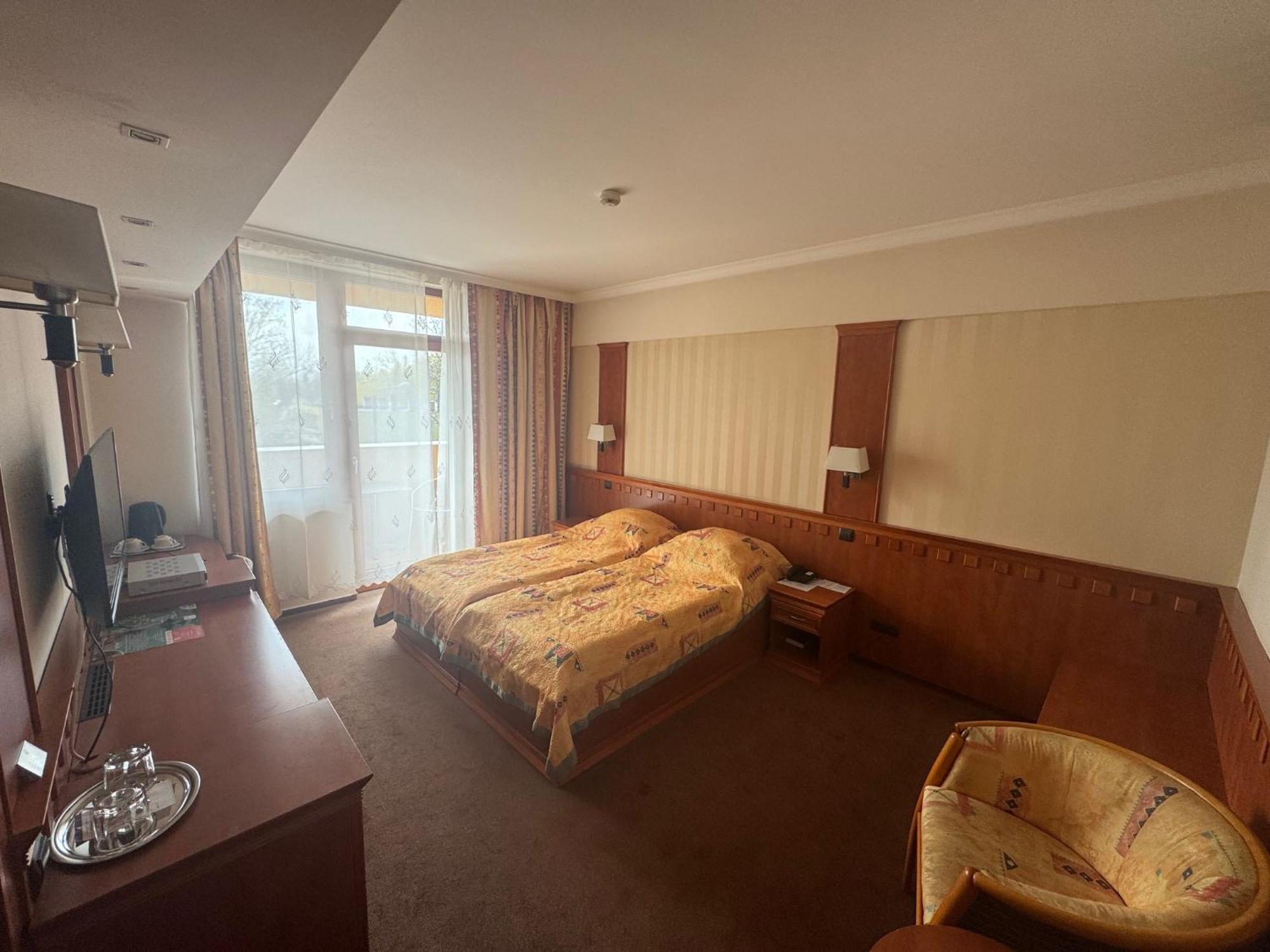 Csipke Hotel Kiskunhalas Luaran gambar