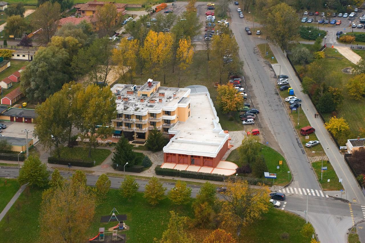 Csipke Hotel Kiskunhalas Luaran gambar