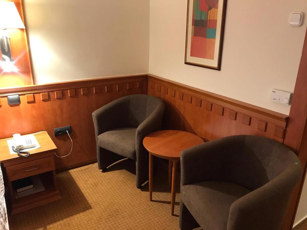 Csipke Hotel Kiskunhalas Luaran gambar